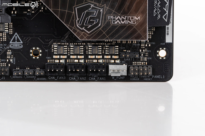 華擎 PHANTOM GAMING Z890 NOVA WIFI 主機板開箱實測 以雙生旗艦配置提供不同視覺選擇