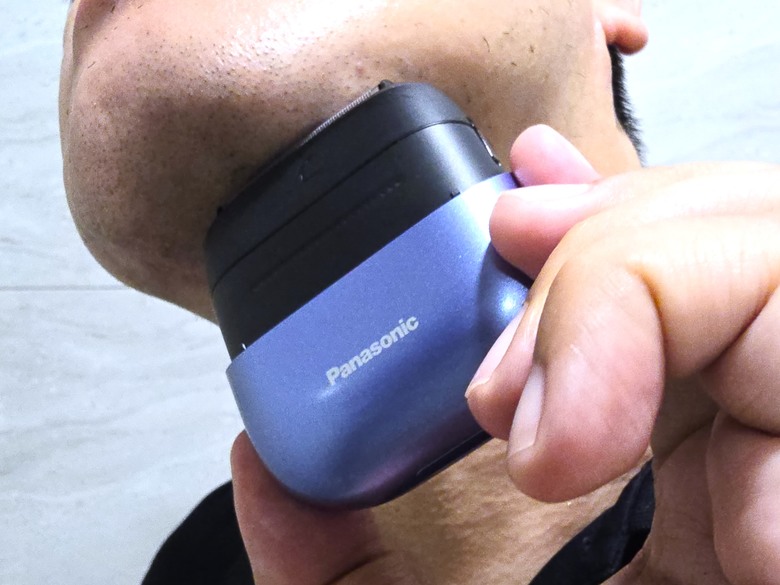 【小惡魔畫蛇添福】與蛇共舞,刮出好運 Panasonic ES-CM3A掌上型三枚刃觸控電鬍刀小精靈(炫光紫)