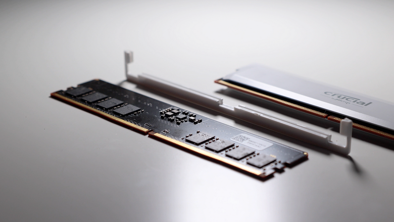 用時序換時脈 Crucial DDR5 Pro 6400 OC Gaming Memory 價格有俗！搭配 Core Ultra 9 285K，四條插滿 DDR5 6800