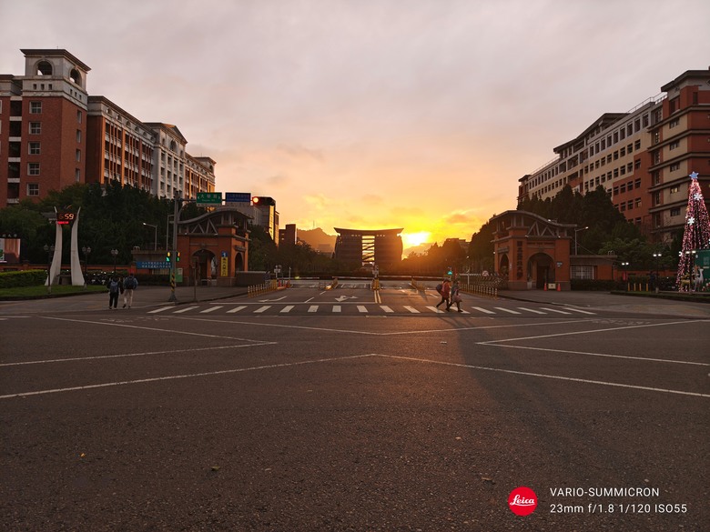為了LEICA買SHARP R9 Pro