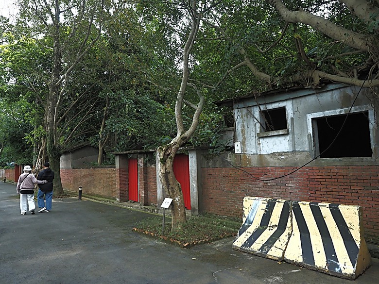 忠貞新村文化園區、異域故事館、太武新村眷村文化園區、中原文創園區、中庄吊橋與大漢溪山豬湖生態親水園區,吃吃喝喝之阿嬌米干與久留米日式咖哩 — 寒流來襲之中壢大溪一日遊