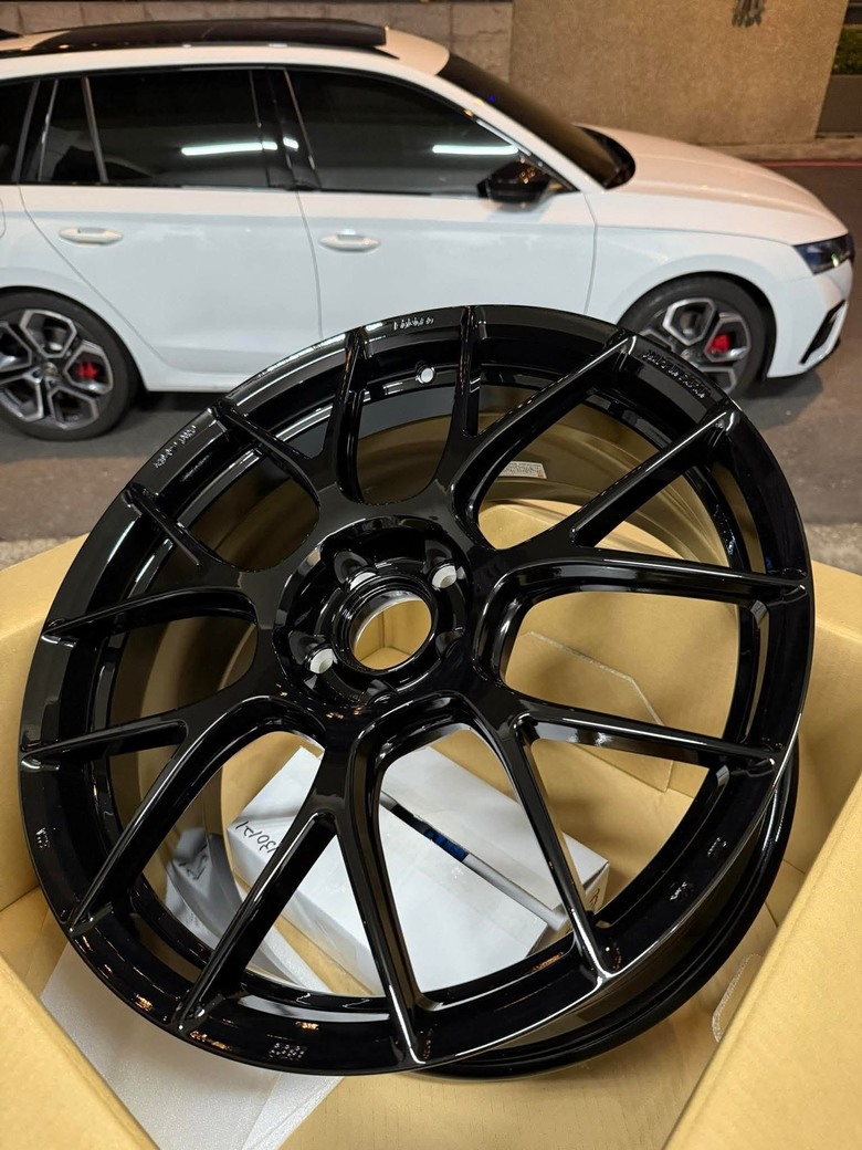 Skoda Octavia Combi RS MK4 改裝分享