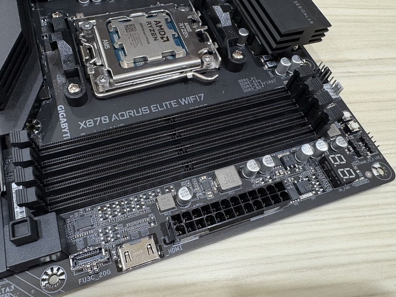 技嘉 X870 AORUS ELITE WIFI7 主流規格且安裝友善