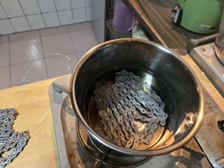 [DIY]自己DIY用石蠟給鍊條潤滑