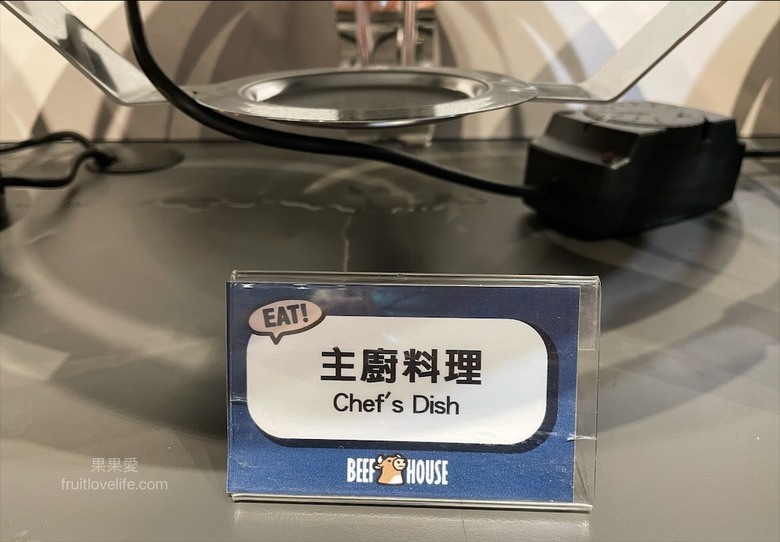 點我看大圖 超狂的牛排店,有超豐富的吃到飽自助吧,連義式手工披薩、越式牛肉河粉都是吃到飽