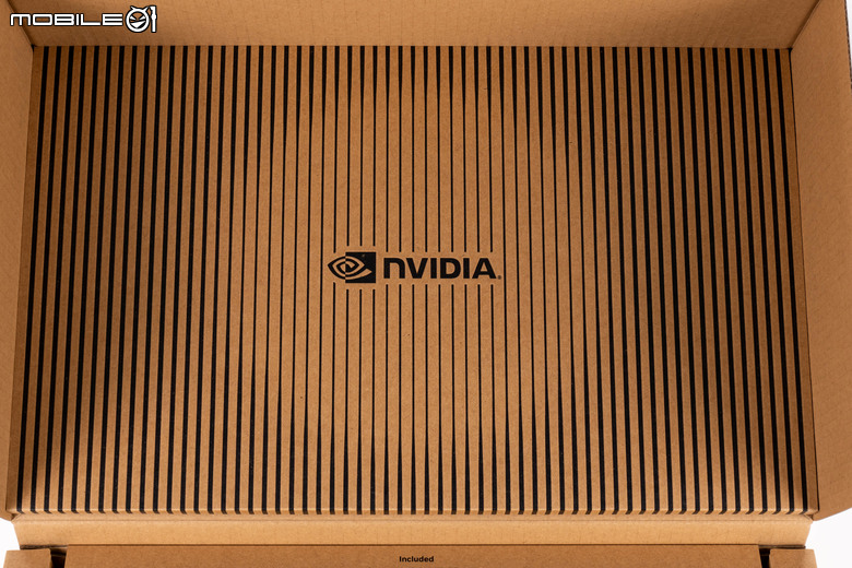 NVIDIA GeForce RTX 5090 創始版顯示卡外觀開箱 以創新散熱設計為頂尖效能預備