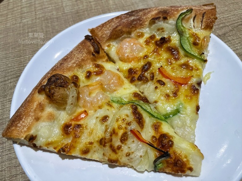 點我看大圖 超狂的牛排店,有超豐富的吃到飽自助吧,連義式手工披薩、越式牛肉河粉都是吃到飽