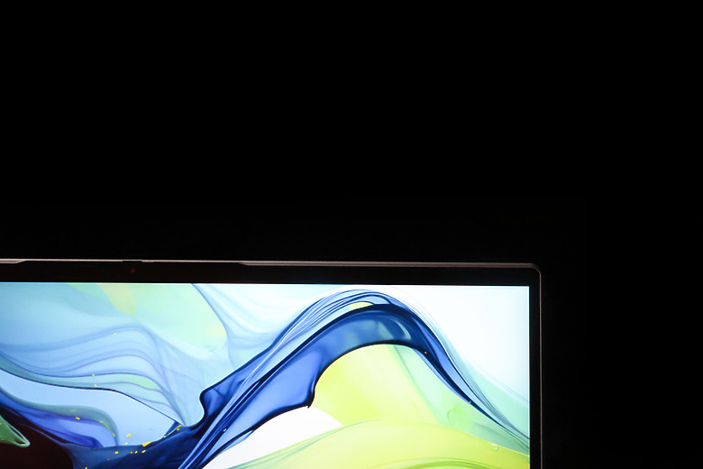 點我看大圖 不到一公斤還能裝2支SSD的商務筆電 Acer SFL14-54M-760F 開箱拆機