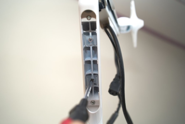 【開箱】兼具亮眼造型與絕佳功能性—WaveSplitter威世波 WAVEST鋁合金電競氣壓螢幕支架