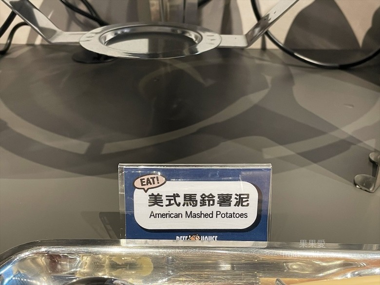 點我看大圖 超狂的牛排店,有超豐富的吃到飽自助吧,連義式手工披薩、越式牛肉河粉都是吃到飽