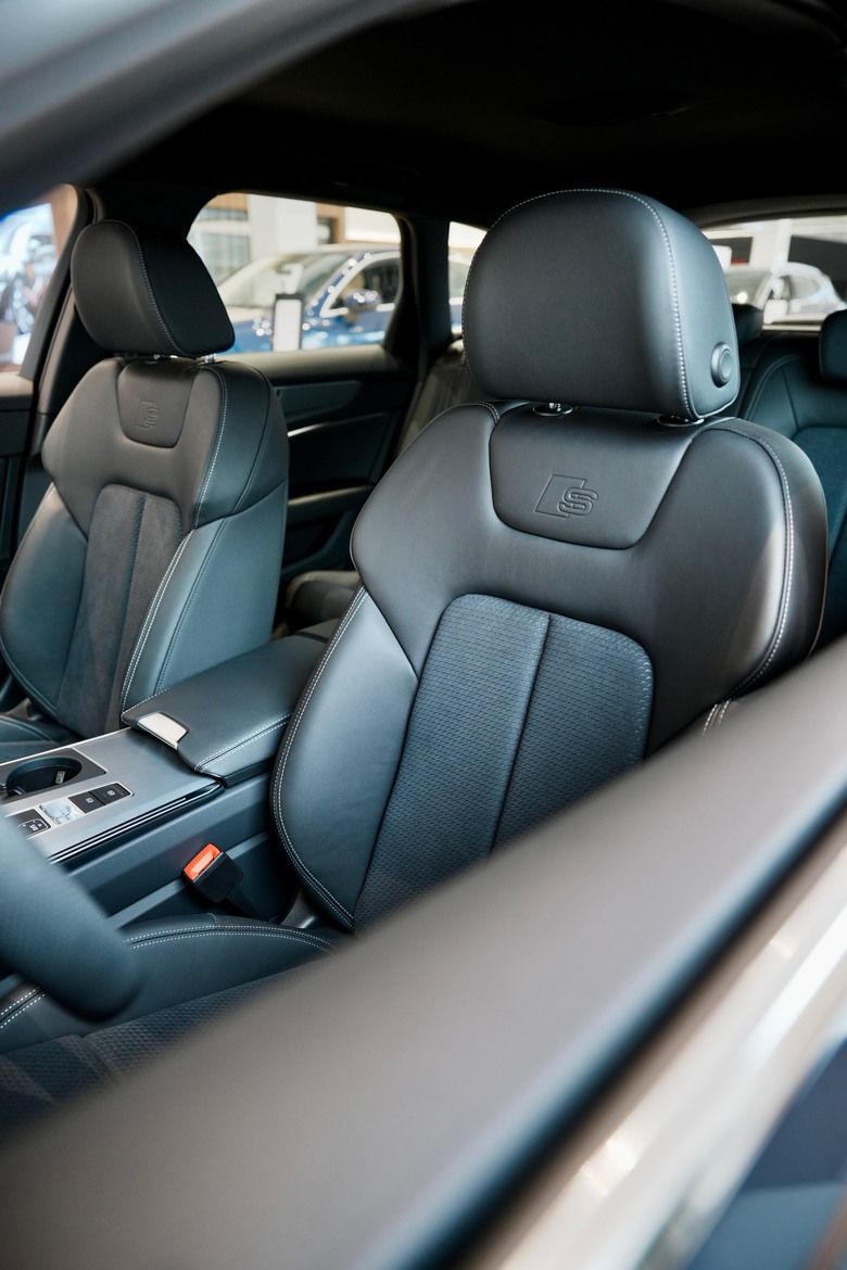 無垠藍圖，勾勒優雅馭行——Audi A6 Avant 40 TFSI S line｜金屬無垠藍 Firmament Blue 5U｜實車分享