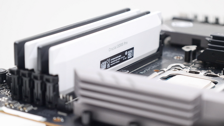 用時序換時脈 Crucial DDR5 Pro 6400 OC Gaming Memory 價格有俗！搭配 Core Ultra 9 285K，四條插滿 DDR5 6800
