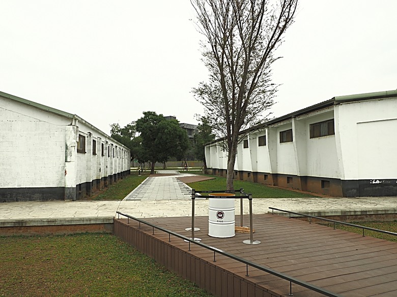 忠貞新村文化園區、異域故事館、太武新村眷村文化園區、中原文創園區、中庄吊橋與大漢溪山豬湖生態親水園區,吃吃喝喝之阿嬌米干與久留米日式咖哩 — 寒流來襲之中壢大溪一日遊