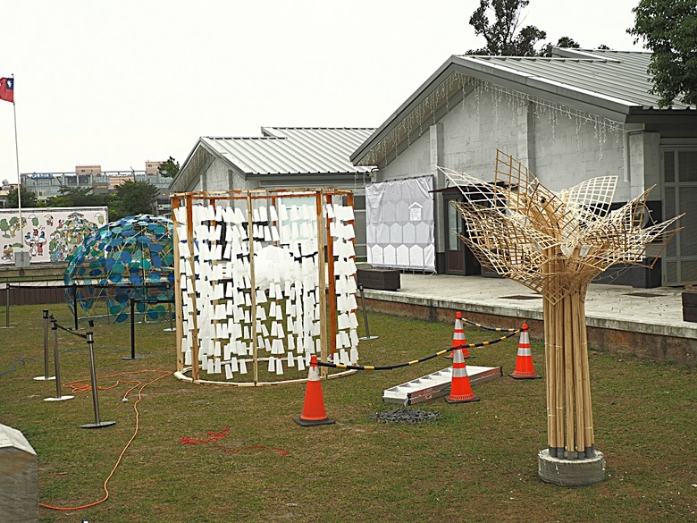 忠貞新村文化園區、異域故事館、太武新村眷村文化園區、中原文創園區、中庄吊橋與大漢溪山豬湖生態親水園區,吃吃喝喝之阿嬌米干與久留米日式咖哩 — 寒流來襲之中壢大溪一日遊
