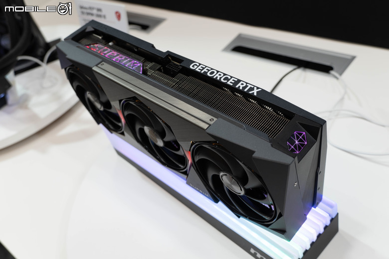 【CES2025】微星展示全系列 RTX 50 系列顯示卡 以加大散熱設計應對更高性能表現