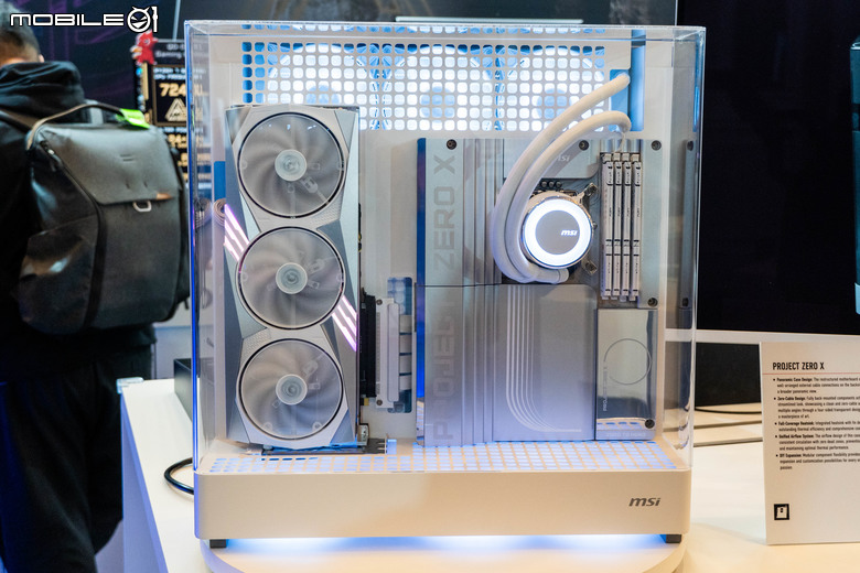 【CES2025】微星展出獨特 Project Zero X 壁插概念機殼設計 將主機板與顯示卡 IO 埠轉向隱藏 達成 270 度零死角美形配置