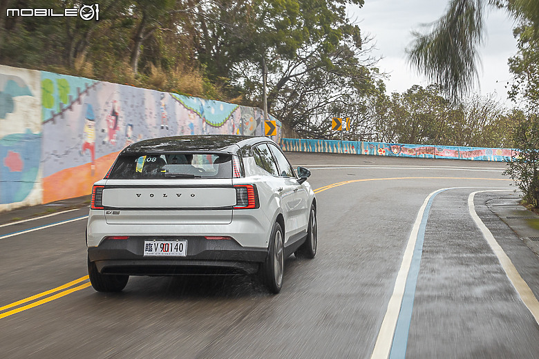 Volvo EX30 Twin Motor Performance 試駕| 有型、有趣但不容小覷的純電小休旅!