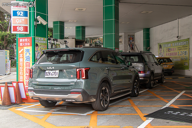 今晚，我想來點韓風休旅全家餐！Hyundai Santa Fe vs. Kia Sorento