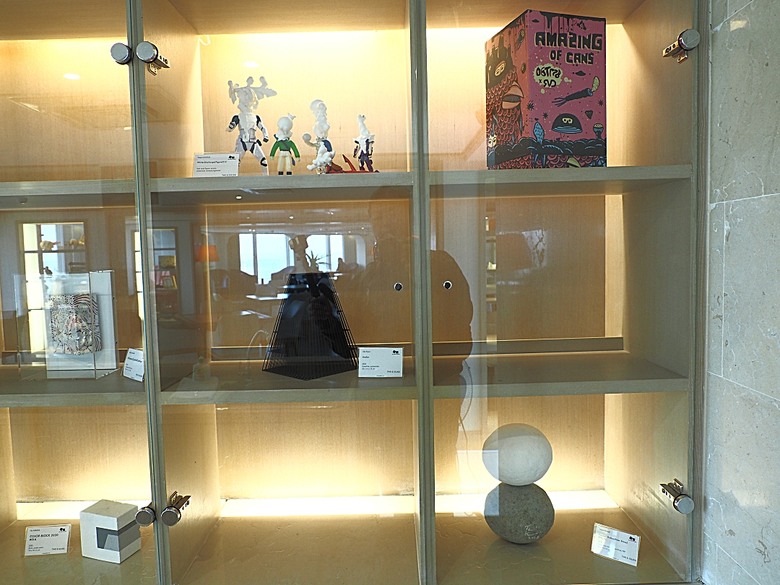 車城 落山風藝術季 【看海美術館展區、海口村街道及村落展區、墾丁長灘休閒飯店、紅柴。居 山海之隅】，順遊恆春縣城東門及北門、恆春文化中心民謠館，品嚐半島特色美食 — 香酥鴨、綠豆蒜 — 2025年初 國境之南看海賞藝小旅行 【小惡魔畫蛇添福】補篇(2)