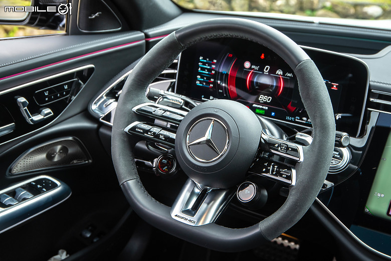 Mercedes-AMG E 53 Hybrid 4MATIC+試駕|完美詮釋性能與節能得以並存!feat. W124 500E