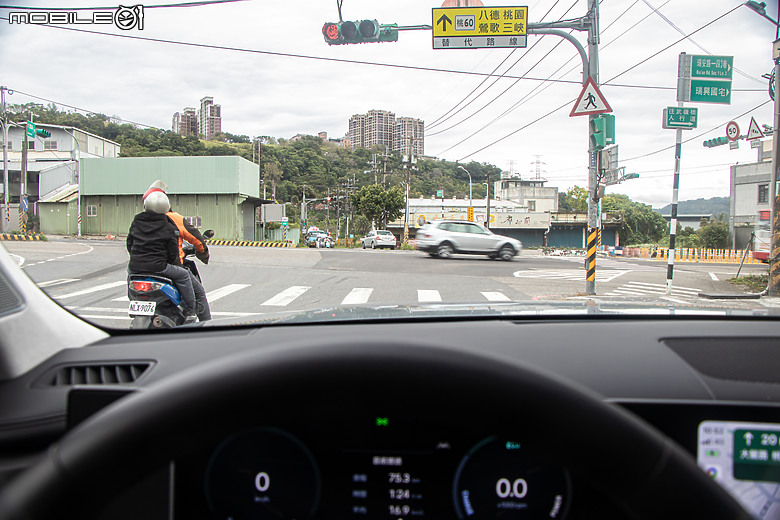 今晚，我想來點韓風休旅全家餐！Hyundai Santa Fe vs. Kia Sorento