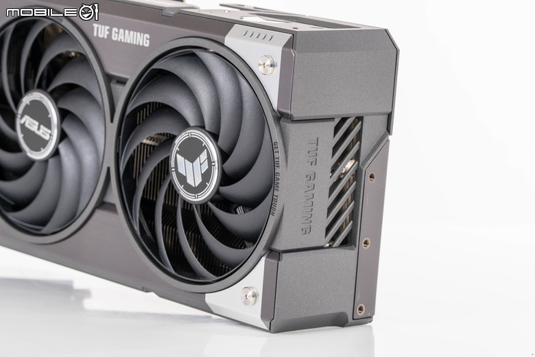 ASUS TUF GeForce RTX 5070 Ti O16G GAMING 顯示卡開箱實測 以優異散熱性能帶來效能加值的超頻卡選擇