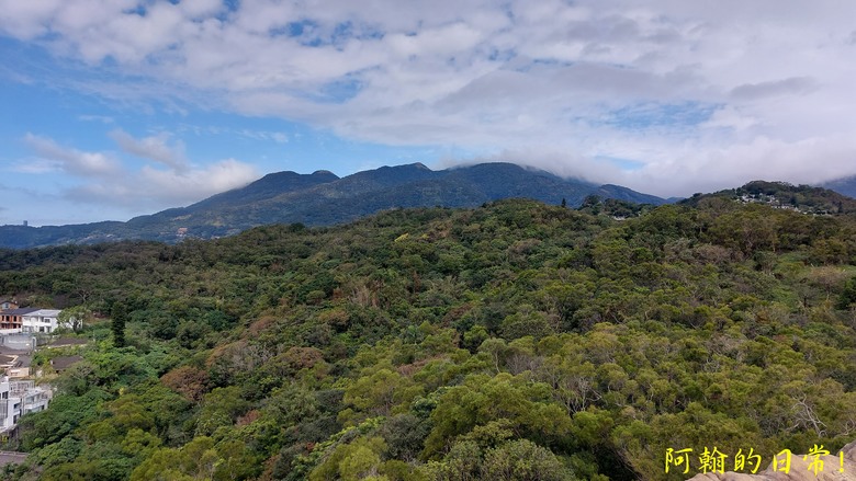 【郊山走走】 台湾よ、永に幸なれ。台灣幸福石、展翅高飛丹鳳山、熱門健行景點軍艦岩 輕鬆健行北投10連峰