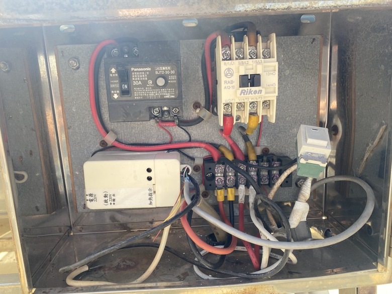 太陽能電熱水器顯示溫度面板分接是否可行？