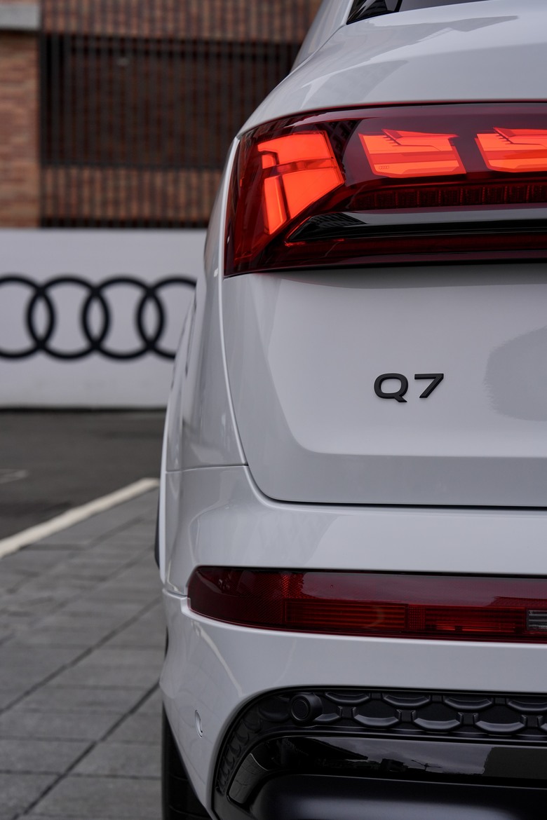 Audi Q7 55 TFSI quattro S line｜金屬冰川白 Glacier White｜交車照片分享