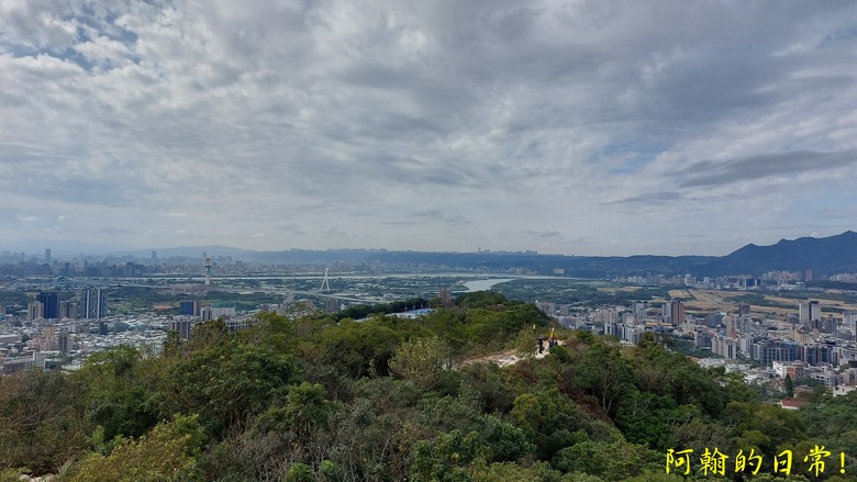 【郊山走走】 台湾よ、永に幸なれ。台灣幸福石、展翅高飛丹鳳山、熱門健行景點軍艦岩 輕鬆健行北投10連峰