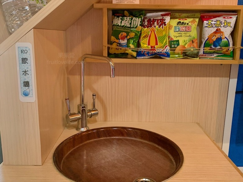 點我看大圖 獨棟主題式溜滑梯小木屋,房間裡面有滑梯還有很多玩具、玩偶,小朋友玩得超開心!