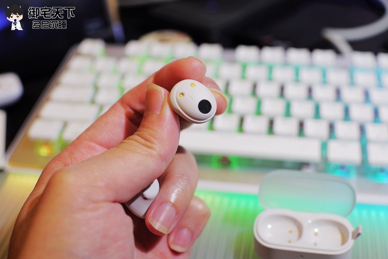 點我看大圖 開箱|Philips City系列 TAT2149 睡眠舒適型AI通話降噪藍牙耳機 - 小尺寸可當鑰匙圈,豆豆款半入耳式之作!