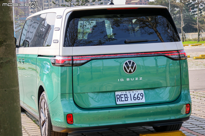 福斯商旅 Volkswagen ID.Buzz Pro S 試駕|承先啟後的經典味、豐富且出色的空間機能!
