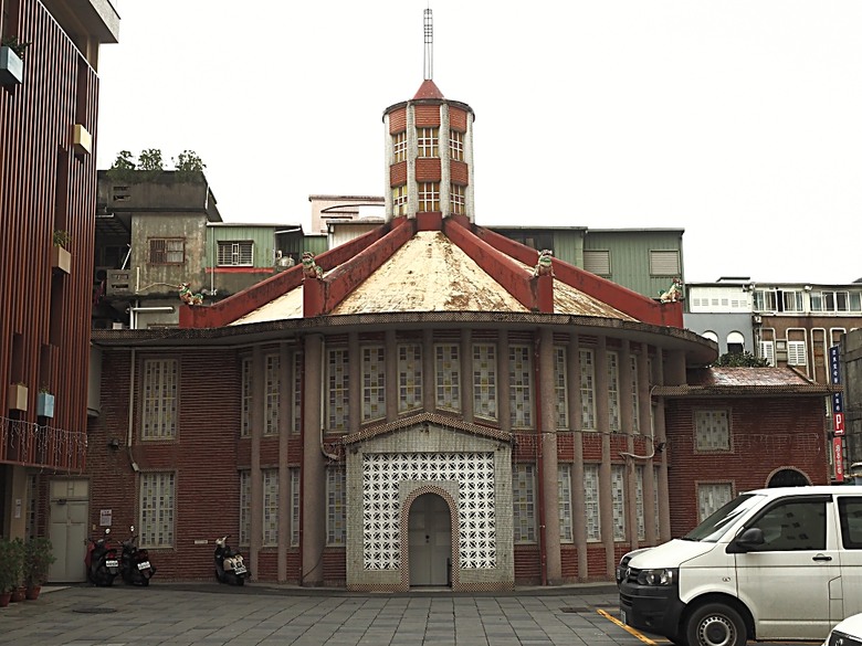 湯圍溝溫泉公園、麒麟酒店、成功國小舊禮堂與校長宿舍(moku旅人書店)、聖母醫院耶穌聖心堂、勉民堂、羅東中山公園、中興文化創意園區 — 礁溪溫泉旅館與羅東一日遊