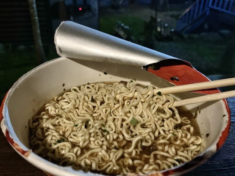 點我看大圖 獨棟主題式溜滑梯小木屋,房間裡面有滑梯還有很多玩具、玩偶,小朋友玩得超開心!