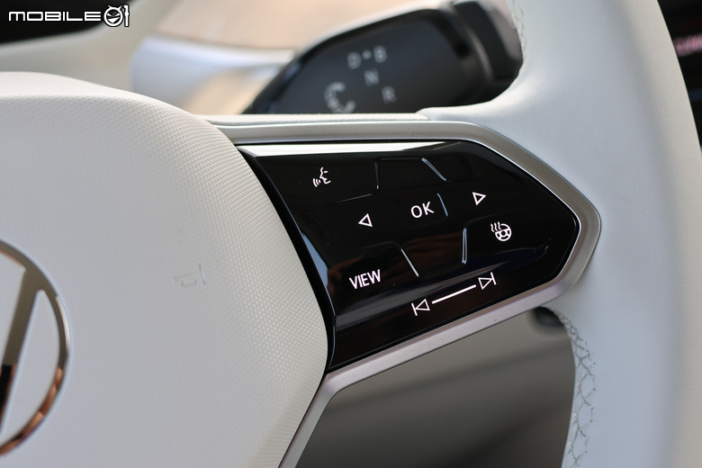 福斯商旅 Volkswagen ID.Buzz Pro S 試駕|承先啟後的經典味、豐富且出色的空間機能!