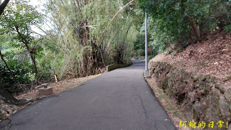 【郊山走走】 台湾よ、永に幸なれ。台灣幸福石、展翅高飛丹鳳山、熱門健行景點軍艦岩 輕鬆健行北投10連峰