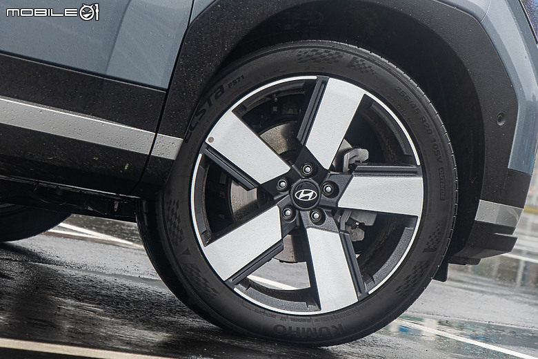 今晚，我想來點韓風休旅全家餐！Hyundai Santa Fe vs. Kia Sorento