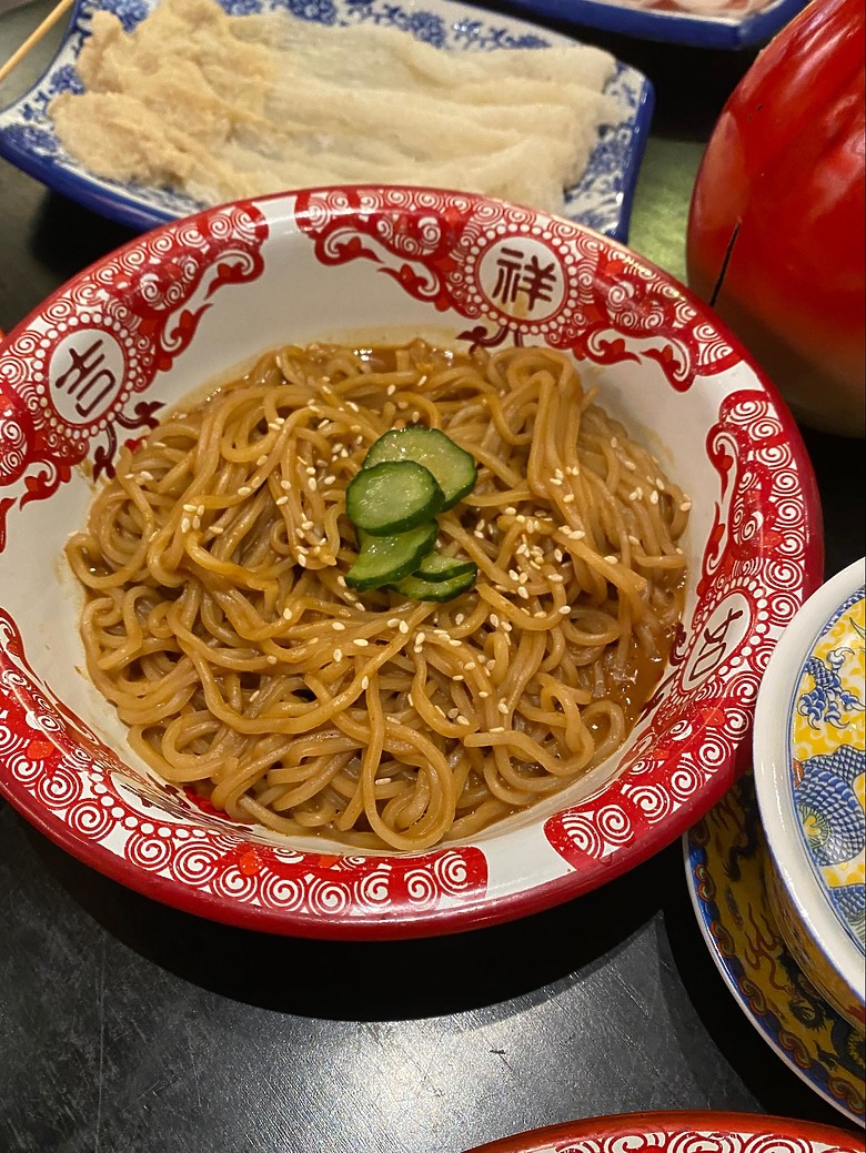 點我看大圖 【松菸食記】聚面 延吉街巷弄裡的串串麻辣火鍋,椰子雞湯,現煮桃膠,酥炸重慶小酥肉