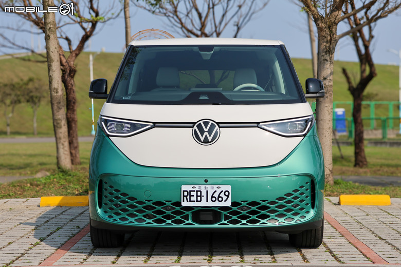 福斯商旅 Volkswagen ID.Buzz Pro S 試駕|承先啟後的經典味、豐富且出色的空間機能!
