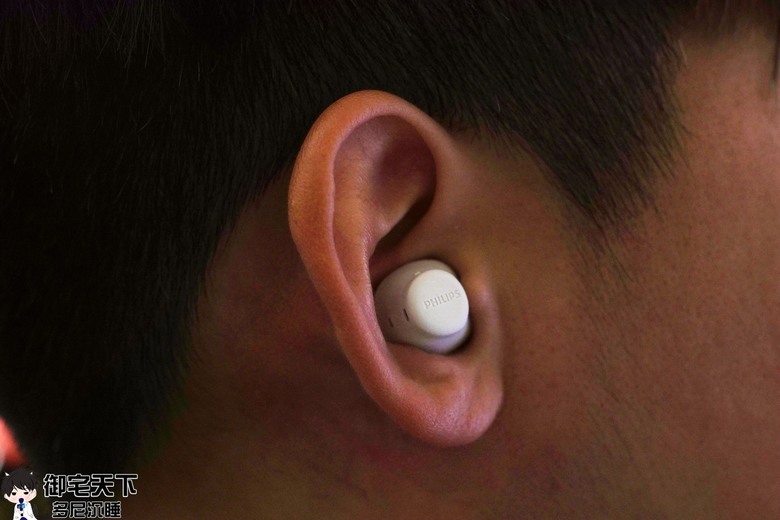 點我看大圖 開箱|Philips City系列 TAT2149 睡眠舒適型AI通話降噪藍牙耳機 - 小尺寸可當鑰匙圈,豆豆款半入耳式之作!