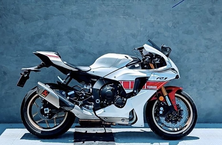 點我看大圖 遲來的Yamaha R1 60th anniversary開箱