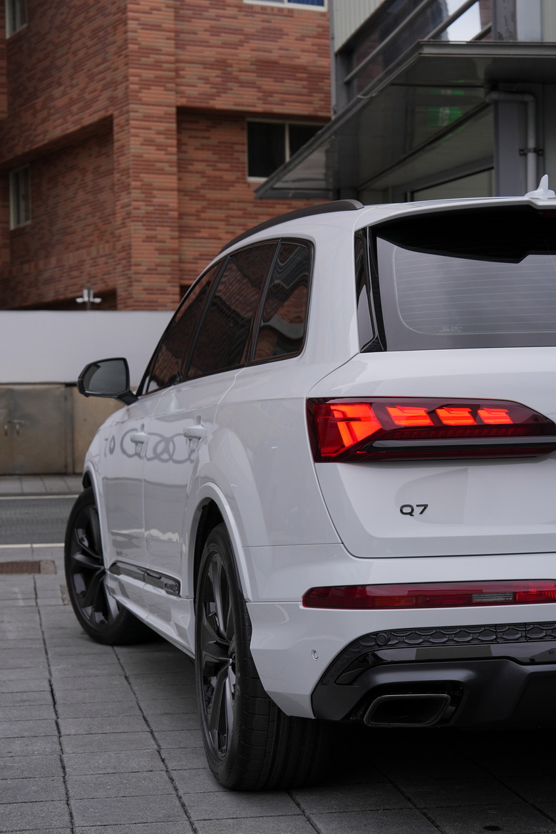 Audi Q7 55 TFSI quattro S line｜金屬冰川白 Glacier White｜交車照片分享