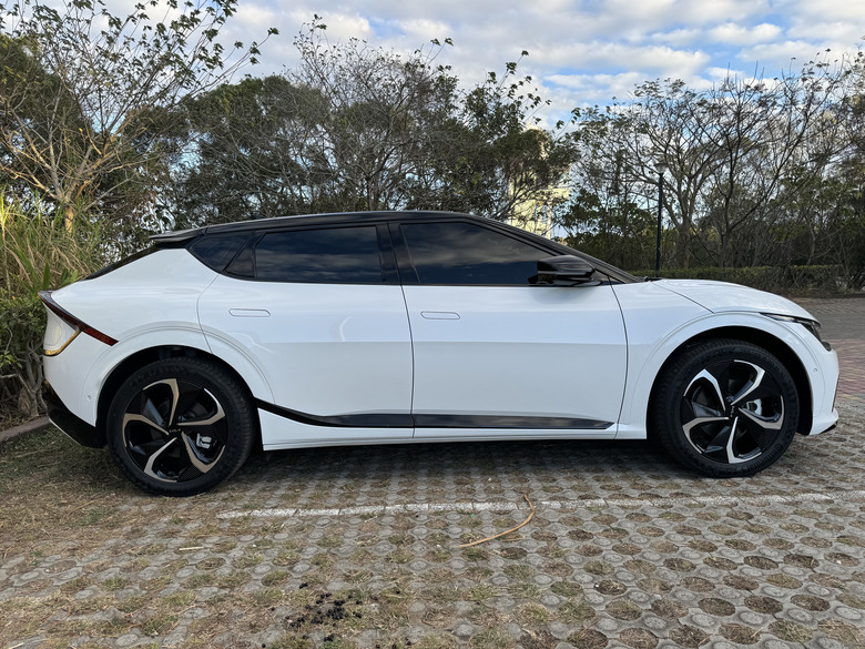 早晚要買電動車!200萬預算從Tesla一路看到最後選擇EV6 AWD