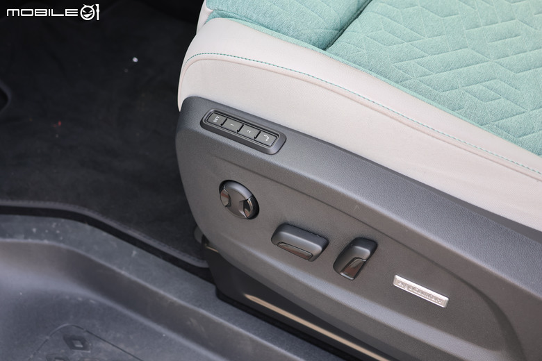福斯商旅 Volkswagen ID.Buzz Pro S 試駕|承先啟後的經典味、豐富且出色的空間機能!