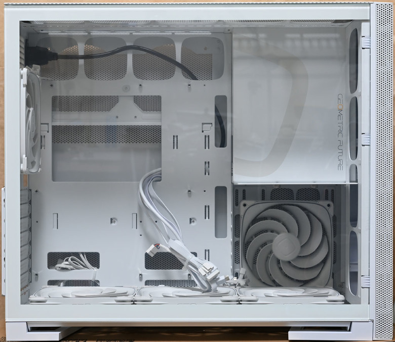 GEOMETRIC FUTURE幾何未來MODEL 5 VENT鐵扇白色款機殼開箱