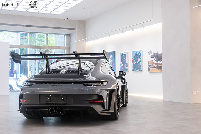 【採訪】911 GT3 RS×夢境幻想,AKA Automotive Arts《FOMA° ― Fantasy Over Modern Art》公益聯名展覽即刻啟航!