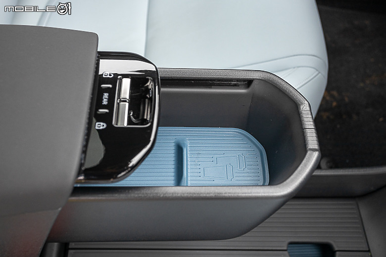 Volvo EX30 Twin Motor Performance 試駕｜ 有型、有趣但不容小覷的純電小休旅！