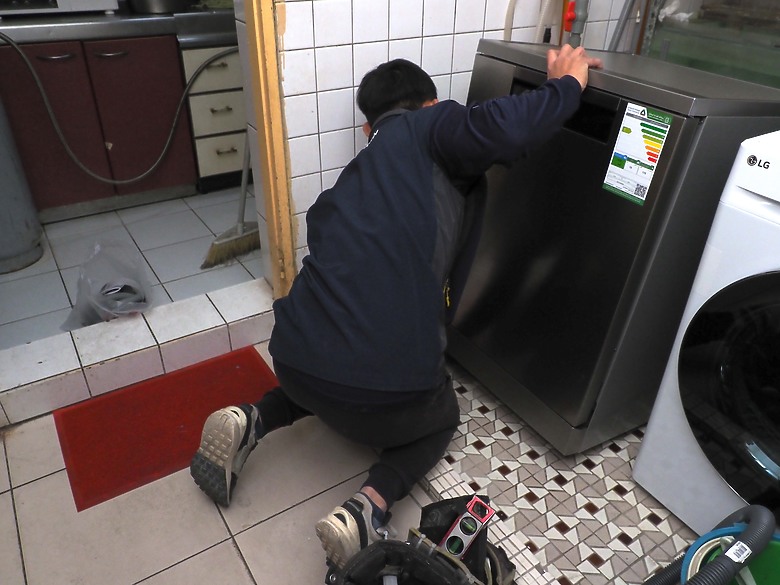 價格破壞者 海爾 H600 AI變頻獨嵌兩用洗碗機 讓洗碗不再是家人困擾～
