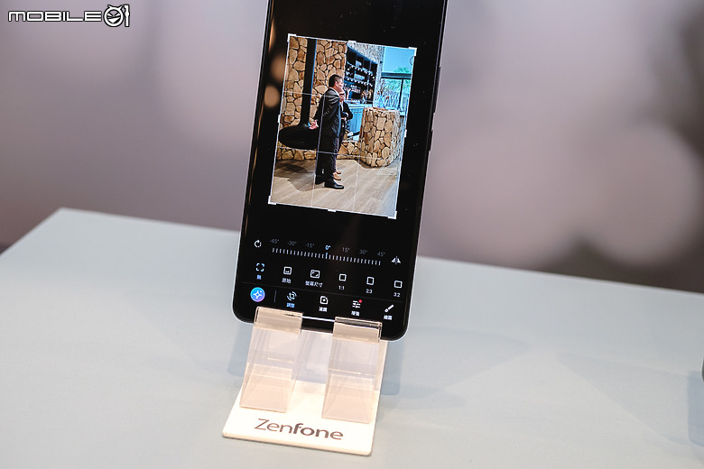 相對平價的AI旗艦!ASUS Zenfone 12 Ultra 2/7開賣